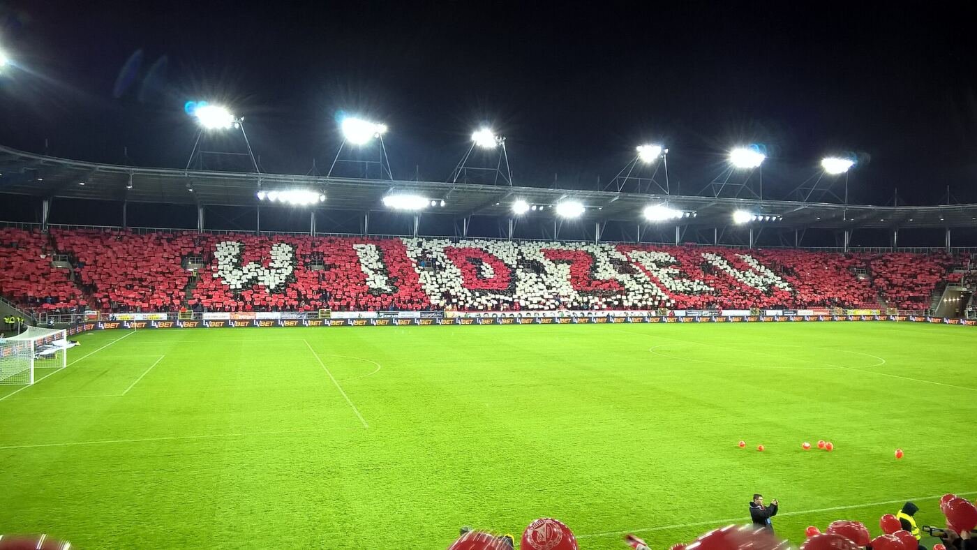 Oprawa WIDZEW na otwarciu nowego stadionu