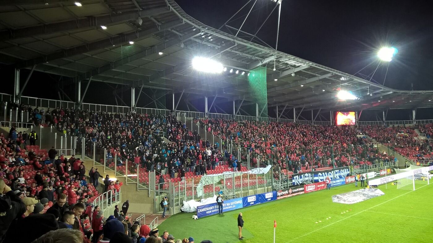 Pełne trybuny podczas meczu otwarcia